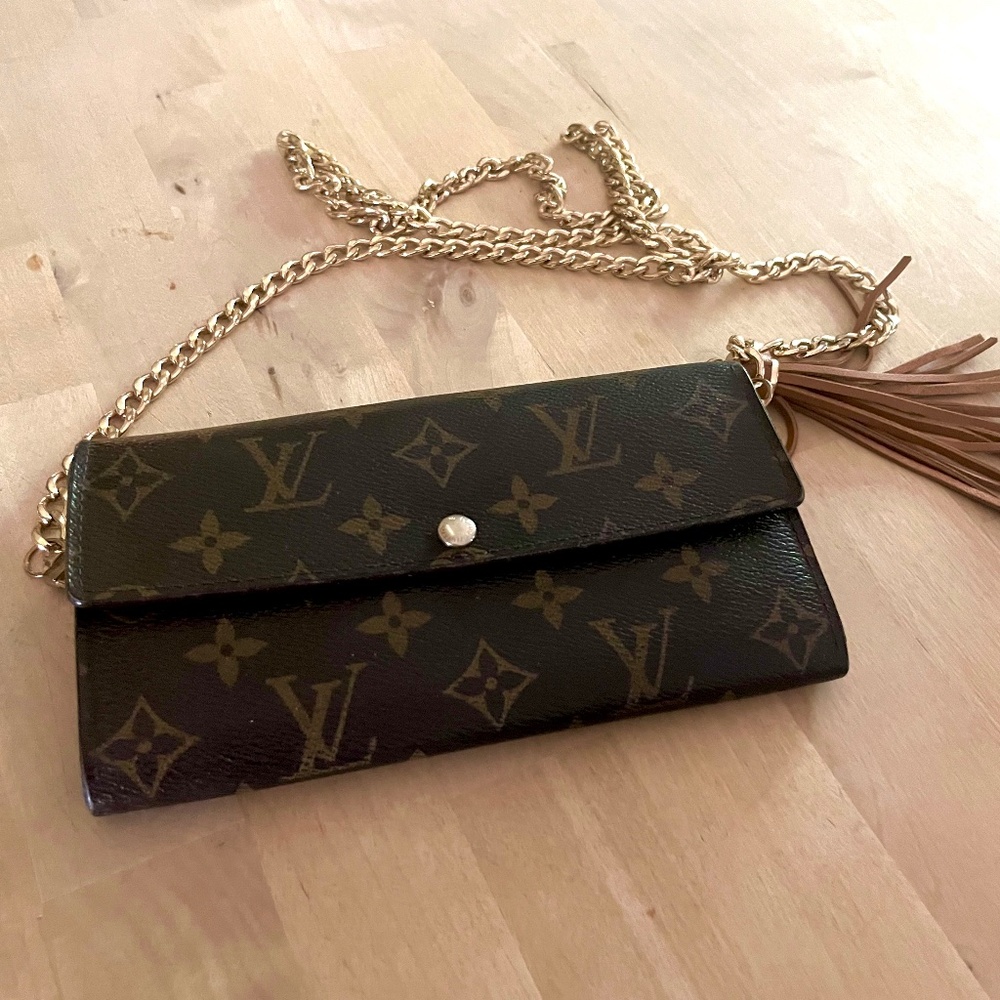 Authentic Louis  vuttion chain wallet !